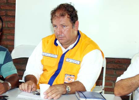Secretário de Defesa Civil, Marco Soares, diz que a prefeitura está fazendo sua parte, mas que o INEA precisa também atuar (Foto: Check)