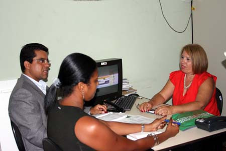 superintendente de programas e projetos da smfas, irecy damasceno, apresentou os projetos a sérgio martins (Foto: check)
