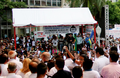 Várias emissoras de TV, rádio e jornal compareçam à Praça São Salvador (Foto: Antônio Leudo)