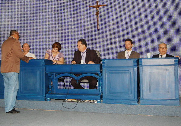 A Prefeita Rosinha Garotinho e o vice-prefeito, Doutor Chicão, foram reempossados nesta quinta-feira (16), durante cerimônia na Câmara Municipal (Foto: Gerson Gomes)