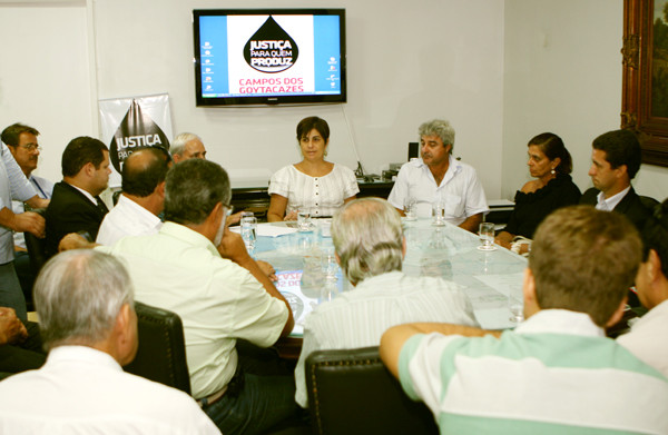 Representantes de várias entidades participaram da reunião com a prefeita (Foto: César Ferreira)