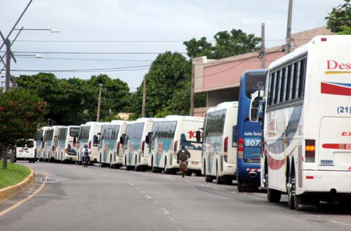 Cerca de 150 ônibus saíram de Campos nesta quarta-feira (17) (Foto: César Ferreira)