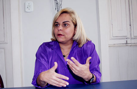 A secretária de Trabalho e Renda, Cecília Ribeiro Gomes, chama atenção para as vagas (Foto: Roberto Joia)
