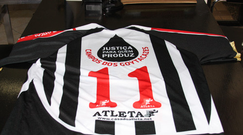 A equipe de Campos vai entrar em campo usando na camisa o símbolo do movimento ?Justiça para quem produz? (Foto: Antônio Leudo)