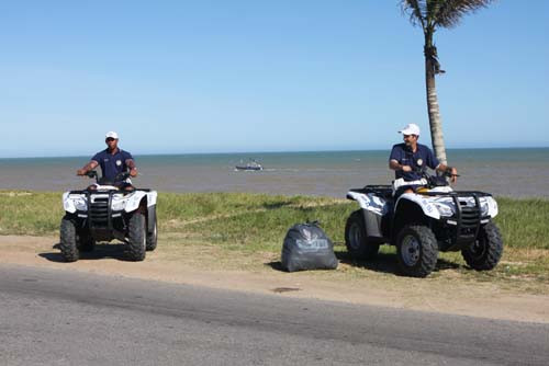 130 homens da Guarda Civil Municipal (GCM) e 80 da Polícia Militar (PM) estarão atuando na única praia campista (Foto: Gerson Gomes)