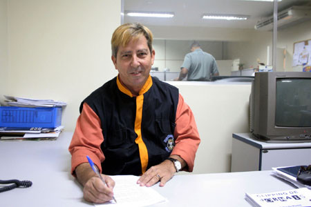 Segundo o coordenador de Fiscalização de Posturas, Francisco Balbi, o plantão fiscal atende no número  2723-3781 (Foto: Antônio Leudo)
