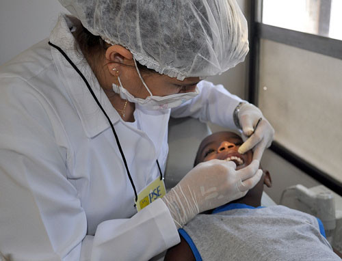 Os interessados devem se dirigir à Secretaria de Saúde, seotr de odontologia (Foto: Marcelo Esqueff)