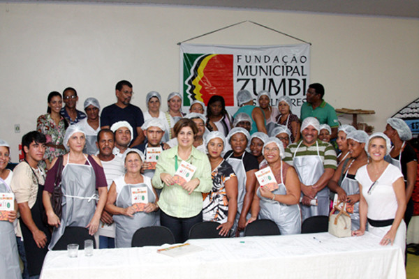 Prefeita Rosinha no Lançamento da Revista Culinária Afro (Foto: Gerson Gomes)