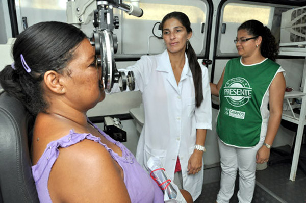o Prefeitura Presente atraiu famílias inteiras do bairro e comunidades vizinhas para receber atendimento médico (Foto: Marcelo Esquef)