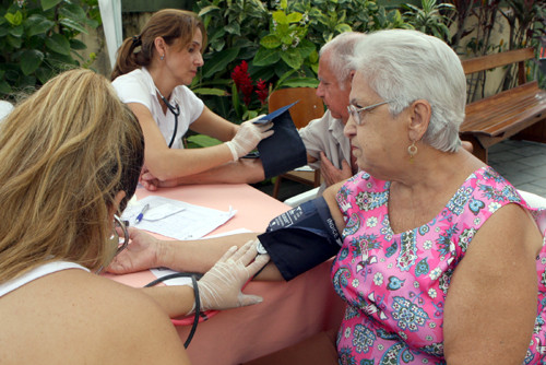 O Programa de Prevenção à Hipertensão Arterial e ao Diabetes (Hiperdia), da Secretaria Municipal de Saúde, comemora o Dia Nacional de Prevenção e Combate à Hipertensão Arterial nesta terça-feira, dia 26, na Praça São Salvador, no Centro, das 10h (Foto: Gerson Gomes)