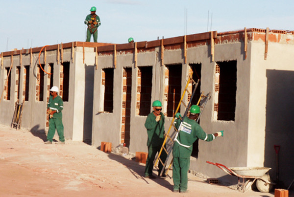 Ritmo acelerado nos canteiros de obras do Programa Morar Feliz para cumprir primeira fase (Foto: Check)