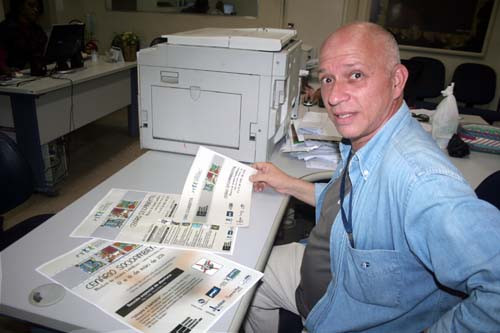 Antônio Luis Baldan, animador Cultural da Secretaria Municipal de Educação, faz parte da organização da mostra (Foto: Antônio Leudo)