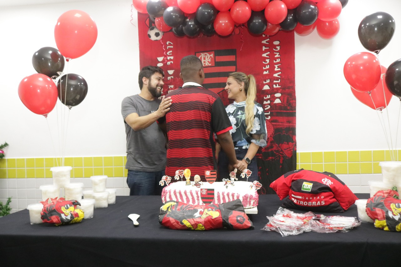 RJ: Bolo de aniversário de criança de 1 ano é furtado em dia de festa