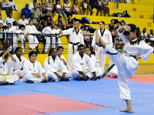 O tae kwon do, esporte olímpico que estará presente nas Olimpíadas de 2012 e 2016, continua mostrando excelentes resultados em Campos (Foto: Divulgação)