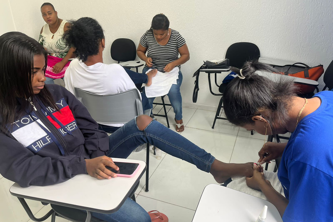 Centro de Oficinas para Mulheres oferece aulas gratuitas de