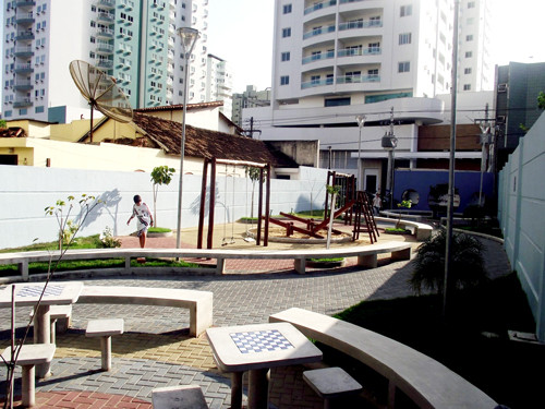 Através do Programa Brilha Campos, a Campos Luz, está iluminando as praças de Campos (Foto: Divulgação)