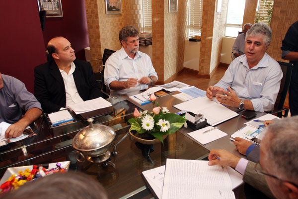 O vice prefeito, Doutor Chicão, representou a Prefeita Rosinha Garotinho, vice-presidente da Ompetro (Foto: Rogério Azevedo)