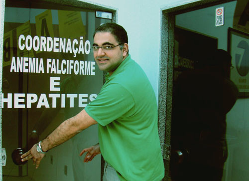 Na última sexta-feira (19), o Superintendente de Saúde Coletiva, Charbel Kury, se reuniu com a equipe de atendimento da anemia falciforme no HGG e traçou últimos detalhes (Foto: Divulgação)