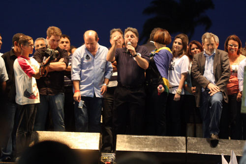 Em seu discurso, o deputado convocou os cidadãos campistas para acampar no Palácio do Alvorada (Foto: Roberto Joia)