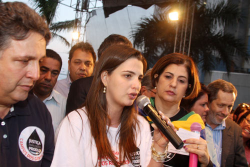 A deputada estadual, Clarissa Garotinho, diz que todos precisam estar unidos em defesa dos royalties (Foto: Gerson Gomes)