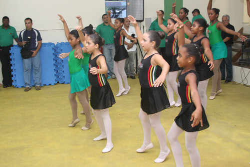 : Entre as oficinas oferecidas pela fundação, os alunos têm acesso a cursos de Teatro Infantil, Capoeira, Dança de Salão, Judô, aulas de Violão, Flauta, Percussão, Ballet e aulas de reforço (Foto: Gerson Gomes)