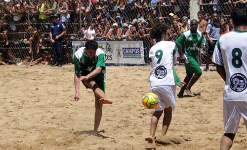 As férias chegaram e é hora de praticar esportes na Praia do Farol de São Tomé no Verão da Família (Foto: Divulgação)