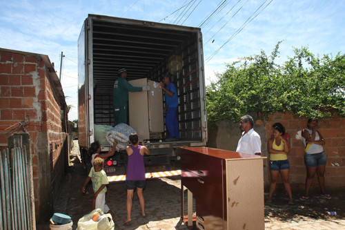 Através de um trabalho preventivo realizado pela Prefeitura de Campos, 44 famílias, que viviam às margens do Rio Ururaí (Foto: Rogério Azevedo)