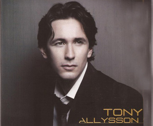 O cantor católico Tony Allysson promete unir música e evangelização neste domingo (15), na 269ª Festa de Santo Amaro (Foto: Divulgação)