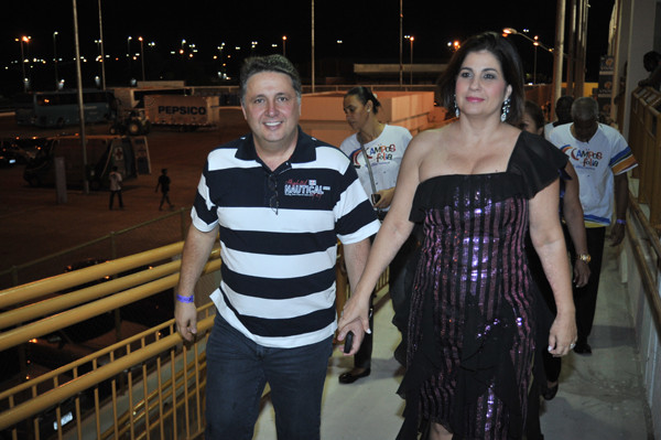 A prefeita Rosinha chegou agora há pouco acompanhada do marido, o deputado federal Anthony Garotinho (Foto: Rogério Azevedo)