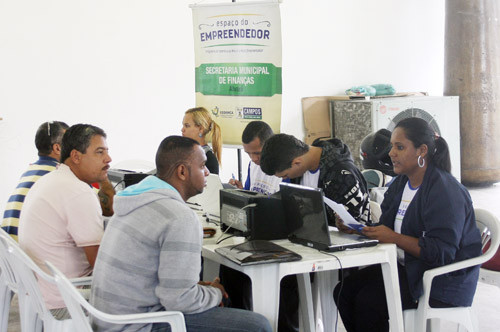 Ainda há tempo para os empreendedores que se legalizaram pegarem os cupons na Codemca, localizada nos altos do Shopping Estrada; e na Rodoviária Roberto Silveira (Foto: Antônio Leudo)