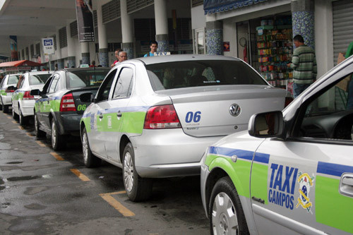 Além da oportunidade de qualificação gratuita, os profissionais receberão o título de Taxista Nota 10, que será identificado no veículo utilizado para trabalhar. (Foto: Antônio Leudo)