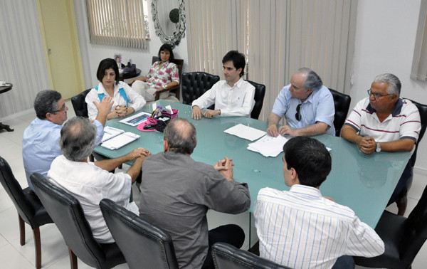 O sócio-administrativo da Somar, empresa responsável pela implantação do empreendimento, João Bosco Filho foi recebido pela prefeita Rosinha Garotinho, em seu gabinete (Foto: Gerson Gomes)