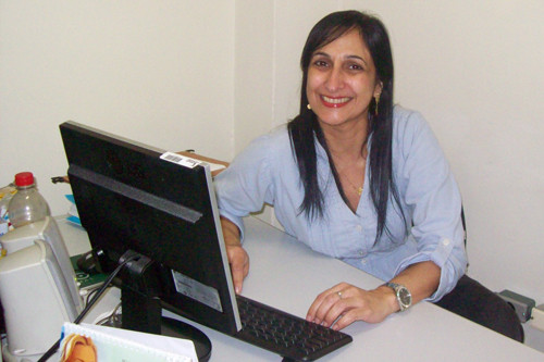 A assistente administrativa do setor de gestão de contratos, Cristina Maiolino, trabalha na Fundação há mais de 8 anos e comemorou  a mudança de regime que, na opinião da servidora, foi um avanço para todos os celetistas da FMS (Foto: Divulgação)