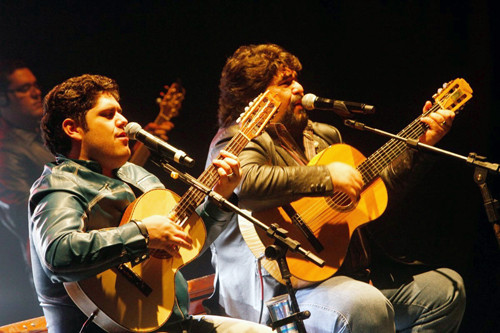 A dupla sertaneja Cesar Menotti e Fabiano vai ser a atração da 360° Festa de São Salvador, na noite deste domingo (05) ás 22h n o palco oficia (Foto: Divulgação)