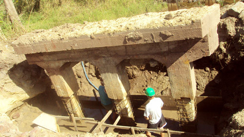 A ponte de Cambaíba, que mede entre 14 e 15 metros, está recebendo um reforço (Foto: Divulgação)