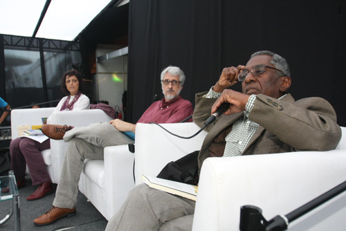 Joel Rufino chamou a atenção da platéia pelo seu modo simples de falar de literatrura (Foto: Roberto Jóia)