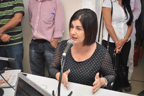 Rosinha fala em entrevista de rádio sobre o veto da presidente (Foto: Rogério Azevedo)