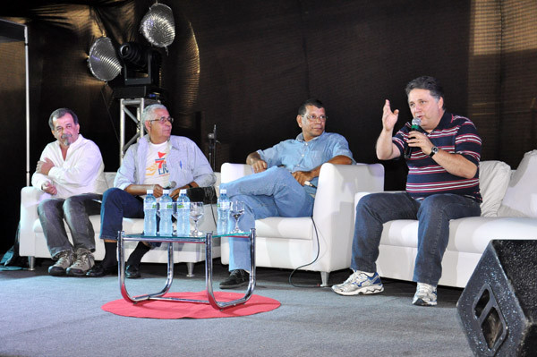 Helio Coelho, Orávio de Campos, Jorges Luiz e Garotinho na 7ª Bienal do Livro (Foto: Check)