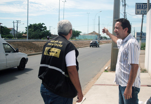 Com o prosseguimento das obras que a prefeitura vem realizando na duplicação da RJ-216, a Empresa Municipal de Transporte (Emut) iniciou o trabalho de demarcação das marginais da nova rodovia (Foto: Divulgação)