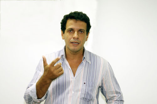 Secretário de Administração e Recursos Humanos, Fábio Paes, diz que as pessoas têm que se apressar para o cadastramento (Foto: Check)