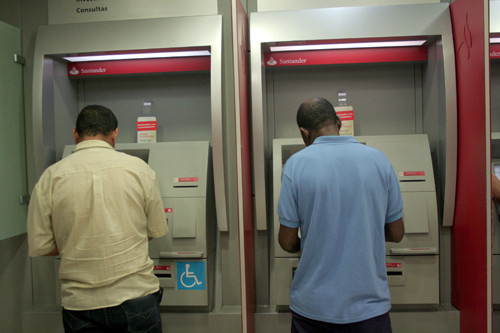 Nesta sexta-feira recebem os servidores com final de matrícula 3, 4, 5 e 6 (Foto: Antônio Leudo)