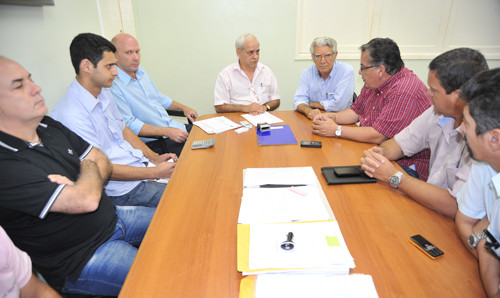 Na tarde deste sábado (23), autoridades municipais se reuniram para um balanço dos mutirões de combate à dengue realizados pela manhã em 11 bairros de Campos. (Foto: Rogério Azevedo)