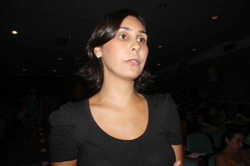 Integrante da equipe da Fiocruz, Cíntia Ferreira Marinho, disse que ainda há muito caminho a ser trilhado para se chegar ao objetivo ou a uma vacina contra a dengue. (Foto: Secom)