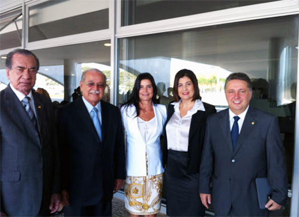 A Prefeita Rosinha Garotinho participou em Brasília, no Palácio do Planalto, da posse do Ministro dos Transportes, César Borges (Foto: Secom)