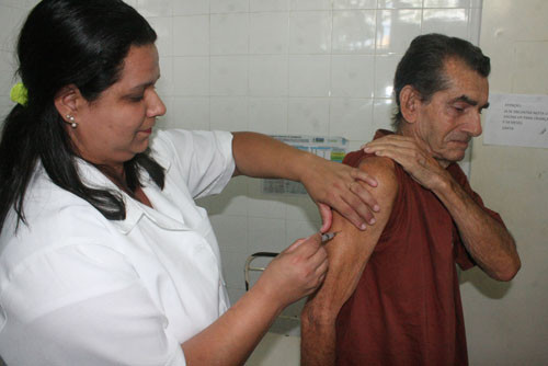 A Secretaria de Saúde apresenta o balanço parcial da Campanha Nacional de Vacinação contra a Influenza, que prossegue até esta sexta-feira (26). No sábado (20), 