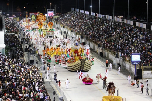 O ponto alto da festa aconteceu no sábado (27) durante o desfile das escolas de samba do grupo especial (Foto: Secom)