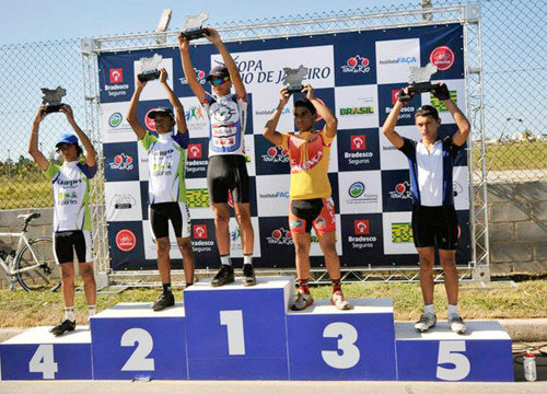 Oito atletas de Campos participaram de duas provas ciclísticas em Rio das Ostras, com o apoio da Fundação Municipal de Esportes (Foto: Divulgação)
