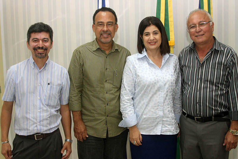 A prefeita Rosinha com Zacarias de Albuquerque que vai para o Meio Ambiente, com o vereador Jorge Rangel, que assumirá a Limpeza Pública, e com o médico Wilson Cabral irá assumir a direção do Hospital Geral de Guarus (Foto: Gerson Gomes)