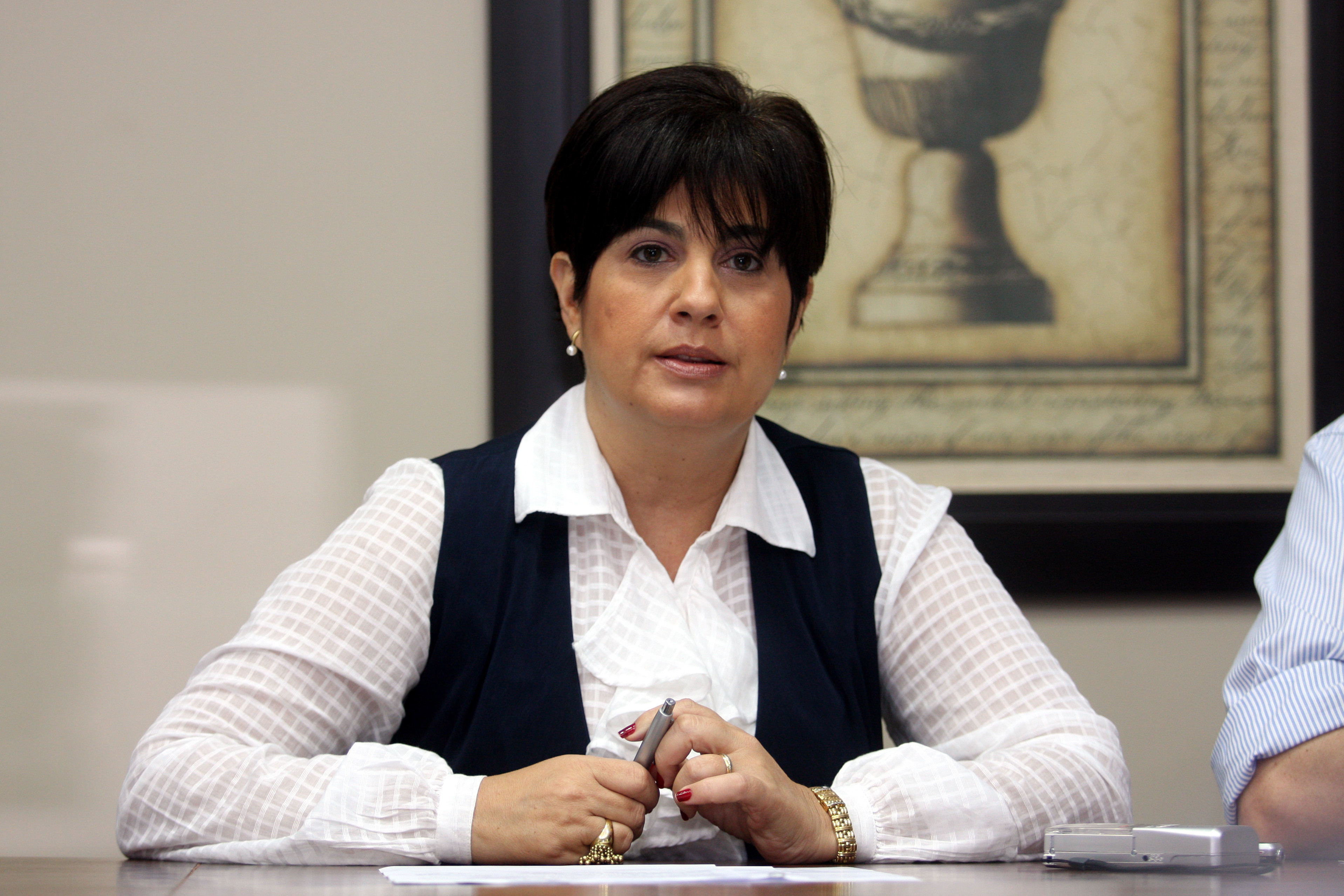 A Prefeita Rosinha Garotinho anunciou a novidade, do pagamento do mês com metade do 13º salário (Foto: César Ferreira)