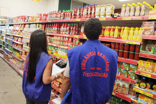 A fiscalização do lote do produto onde foram constatados fragmentos de pelo de roedor está sendo feita pela Visa-Campos (Foto: Divulgação)
